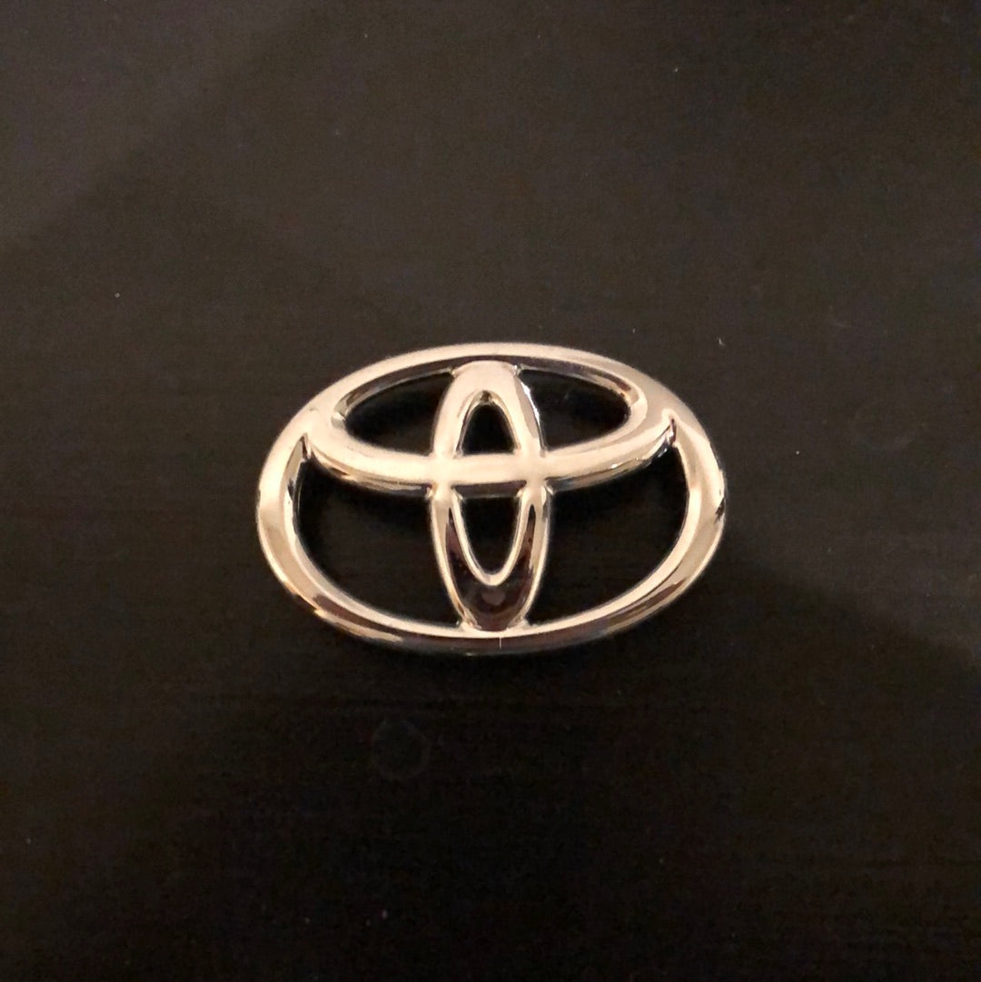 Steering logo emblem for Toyota Corolla 2003-2008 - autokings.pk