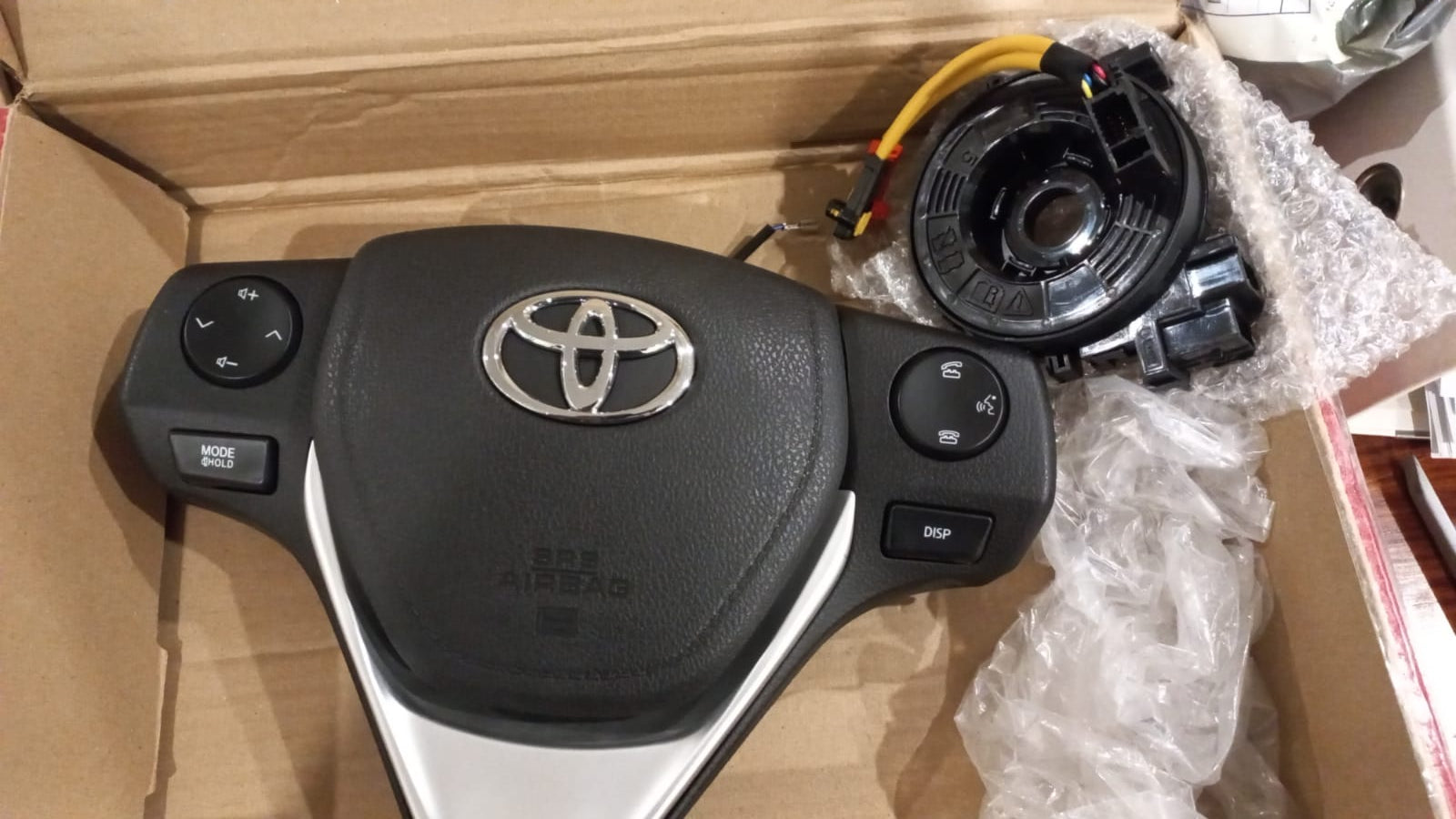 Toyota Corolla 2014-2020 Steering Wheel Multimedia Buttons Keys Switches - autokings.pk